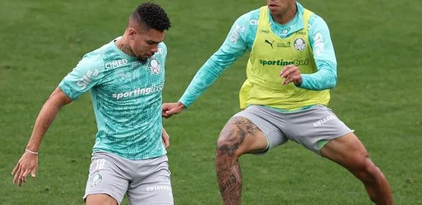 Paulinho treina com grupo e pode reforçar o Palmeiras na Copa do Brasil