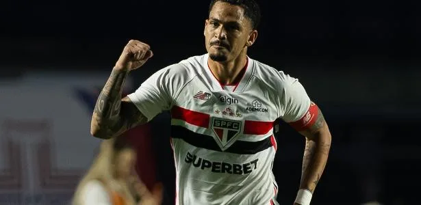 São Paulo bate Bragantino, vence no Brasileirão após 4 meses e respira