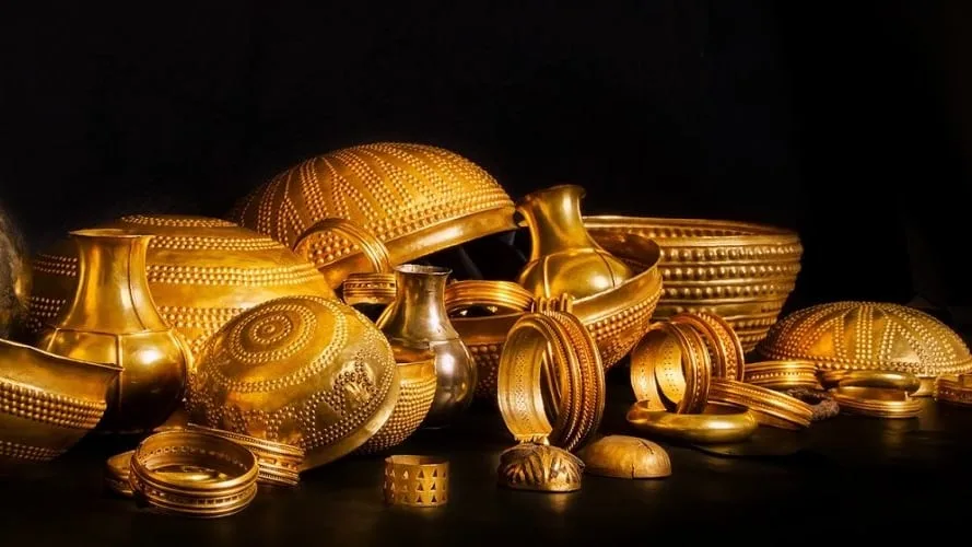 Roban el Tesoro de Villena, la joya arqueológica de la Edad del Bronce europeo: cuencos, brazaletes y botellas de oro, plata y ámbar