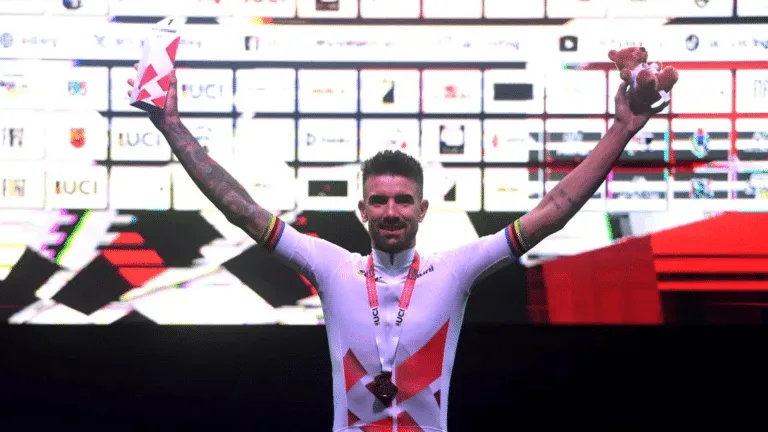Jady Malavazzi é vice-campeã mundial de estrada na chegada da WH3