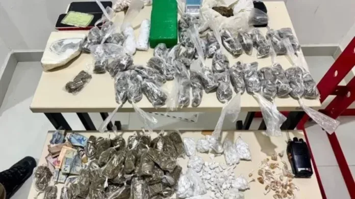 Depósito de drogas é descoberto pela PM em Barra do Choça