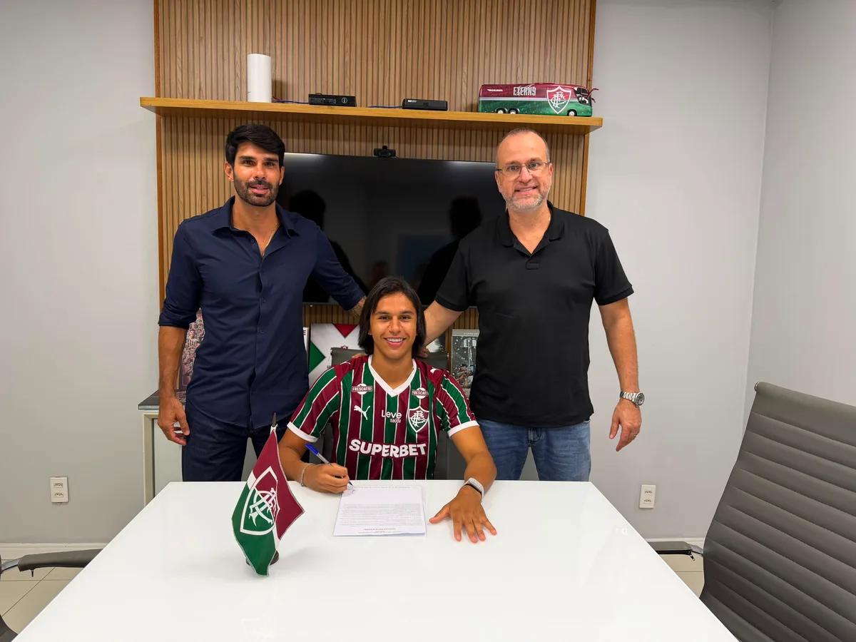 Fluminense renova contrato de Arthur Ryan, joia de Xerém com passagens por seleção de base