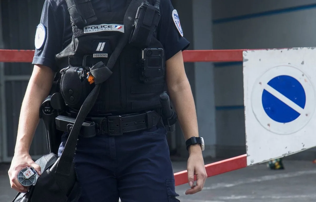 Colère des lycéens : L’adolescent blessé à Lens nie avoir ramassé la grenade qui lui a arraché la main