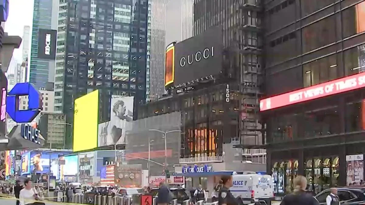 Woman shot after stabbing rampage in NYC's Times Square