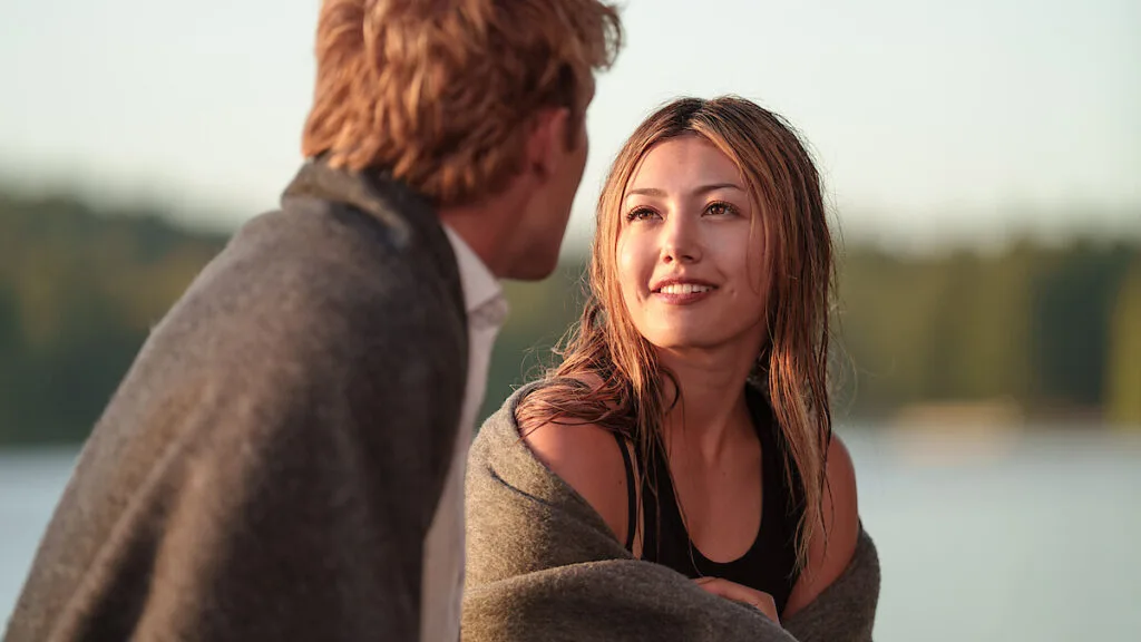 Jovem busca recomeço no trailer de ‘A Garota do Remo’, nova série teen da Netflix