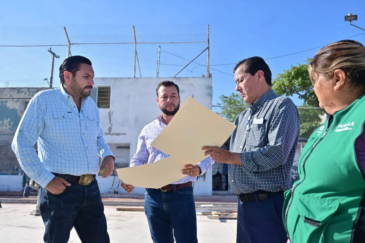 Supervisa Alcalde obras de agua, pavimento y deporte en Monclova
