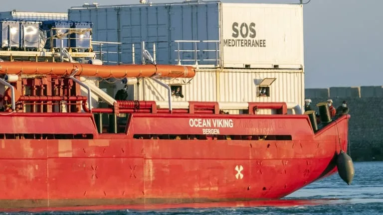 Une "intensification des menaces" contre les migrants: SOS Méditerranée dénonce un harcèlement en mer et des interceptions "de plus en plus violentes"