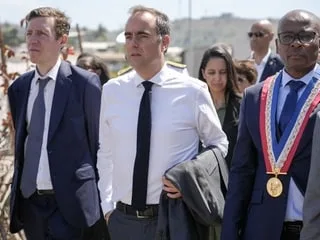 « Un retard trop important dans la reconstruction » : à Mayotte, Sébastien Lecornu multiplie les annonces