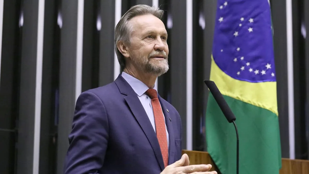Líder do PT passa mal, convulsiona e sessão da Câmara é cancelada