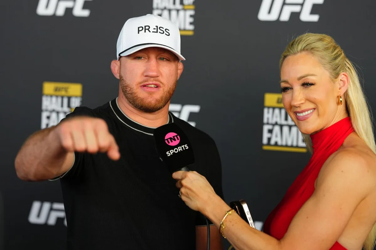 «Тогда ты идиот». Чемпион UFC Гейджи ответил тем, кто винит его в проигранных деньгах