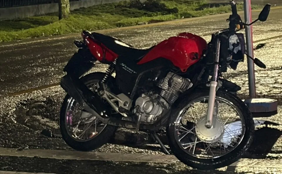 Motociclista fica ferido após colisão frontal com carro durante chuva em São José dos Pinhais: “Triplicar a atenção”