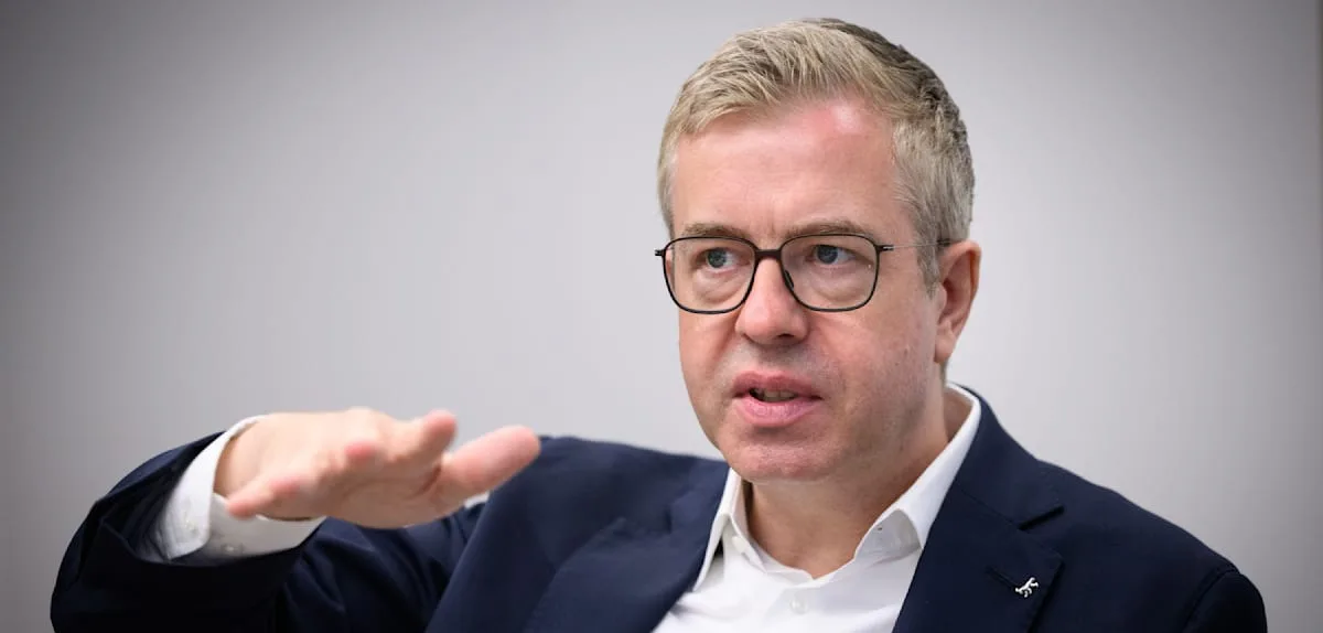 „Darf nicht verbeamtet werden“ – Evers will Verfassungstreue-Check für Staatssekretäre und Stadträte