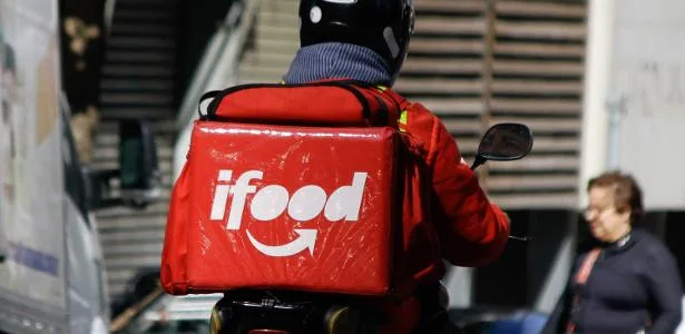 Entregadores entram em greve e protestam nas sedes da 99 e Ifood em SP