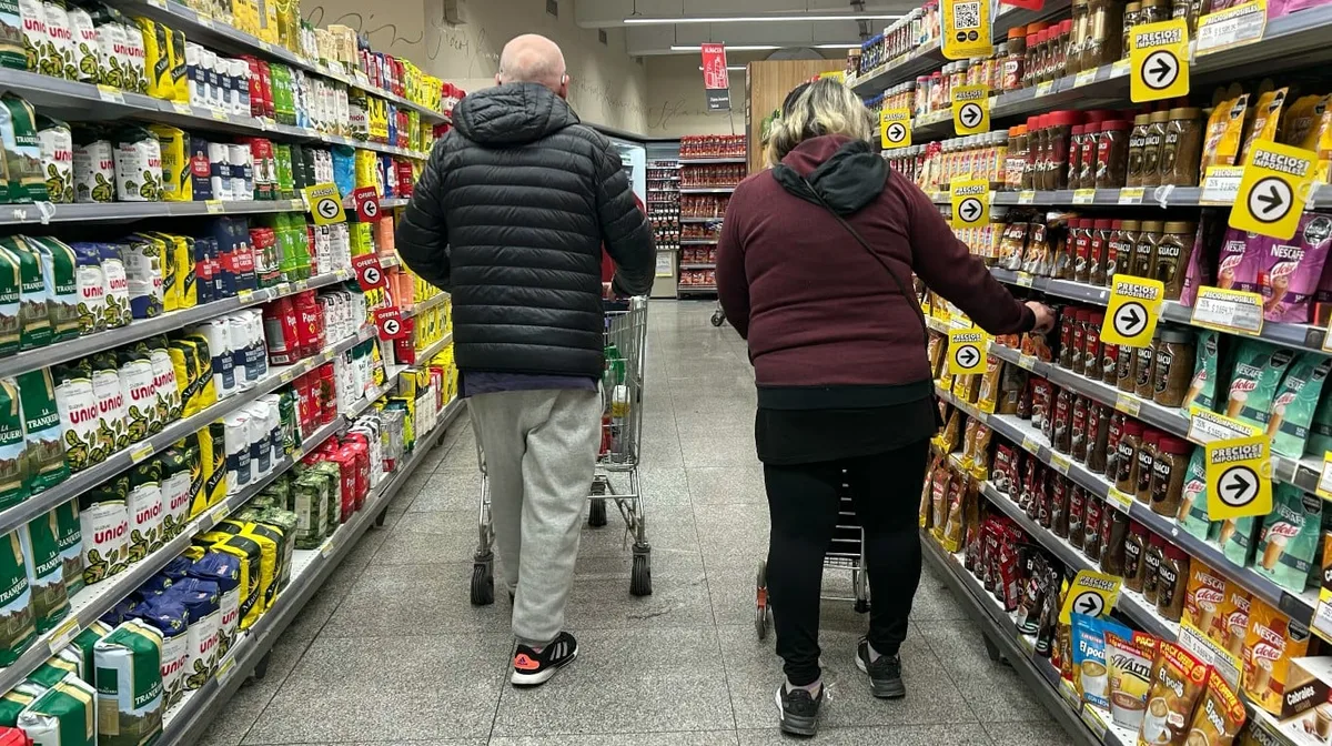 El consumo masivo repuntó en julio, pero acumula una baja de 2,9% en lo que va del año