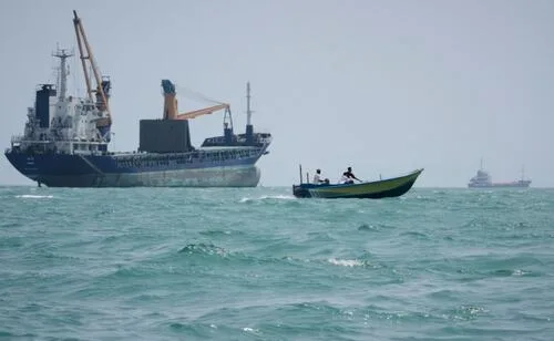 Irán afirma haber atacado petrolero en estrecho de Ormuz; aluden intento de "paso ilegal"
