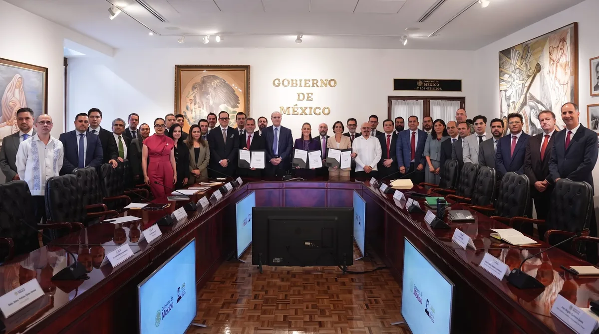 Gobierno de México renueva acuerdo con gasolineros para combatir la inflación