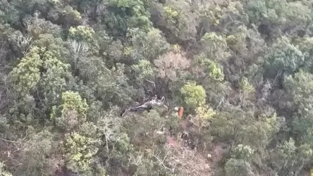 Helicóptero cai em zona de difícil acesso no Brasil. Vítima deu alerta