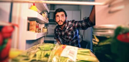 Kühlschrank putzen: Wie oft sollte man das machen – und wie geht es richtig?