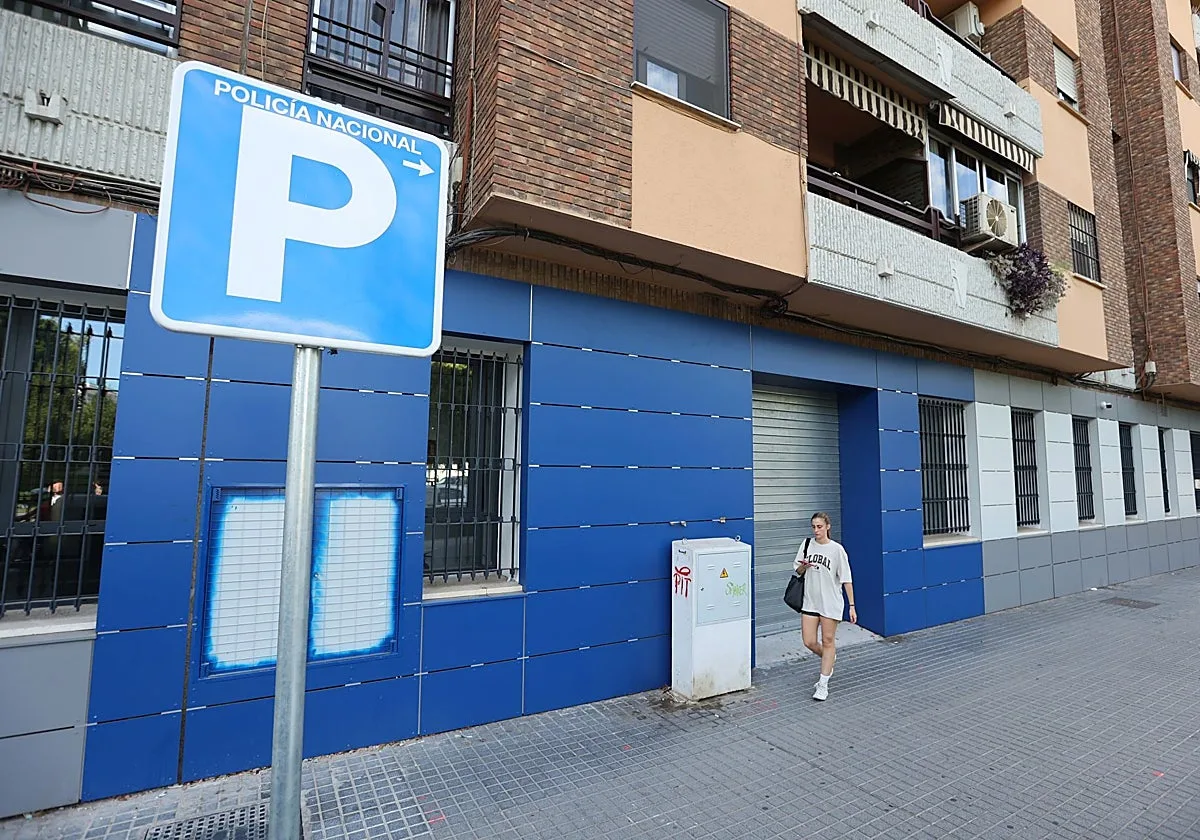 Hospitalizada una mujer tras chocar su moto contra un coche en Córdoba
