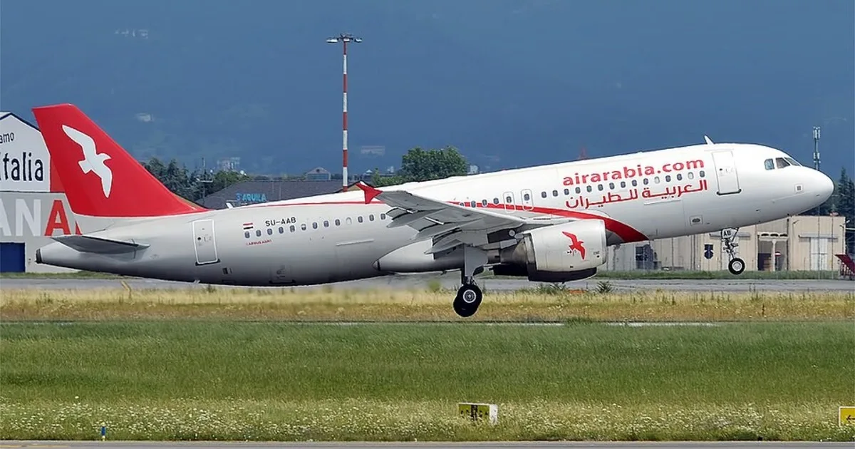 Un hombre que viajaba escondido en un avión comercial fue hallado muerto en el tren de aterrizaje: investigan las trágicas circunstancias