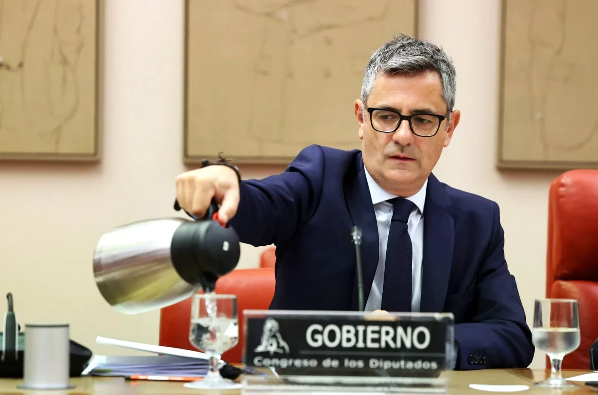 Última hora de la entrada de inmigrantes a Ceuta, en directo | Bolaños achaca la entrada masiva en Ceuta a “la tergiversación” de la sentencia del Supremo sobre el cruce a nado