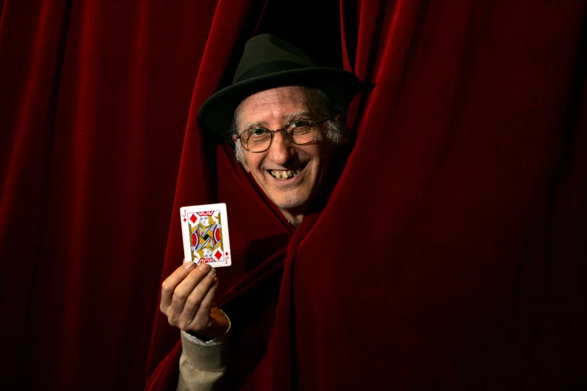Los lectores recuerdan la “inmortalidad de la magia” de Juan Tamariz