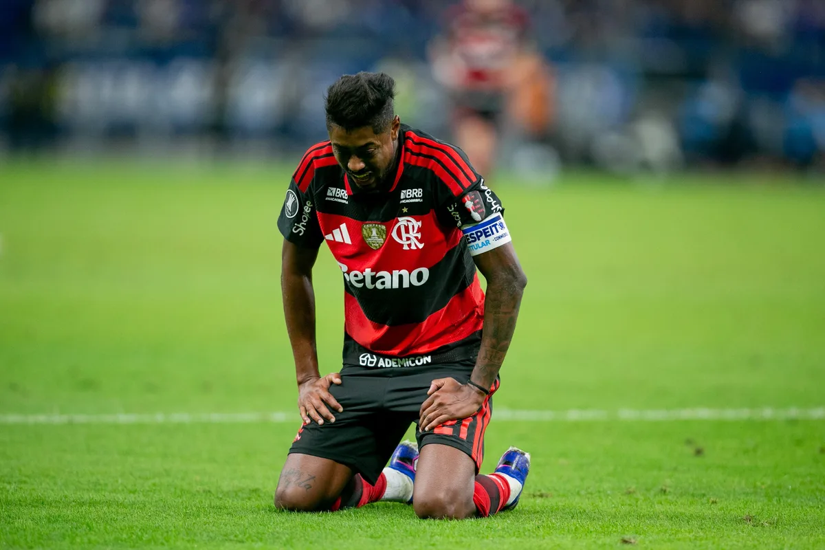 Bruno Henrique continua com dores e vira dúvida no Flamengo para a volta da Libertadores