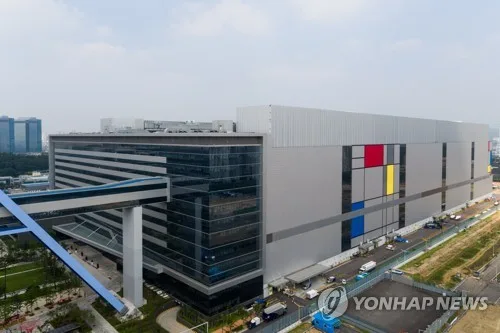 로이터 "삼성전자, 수요 급증에 파운드리 가격 최대 15% 인상"
