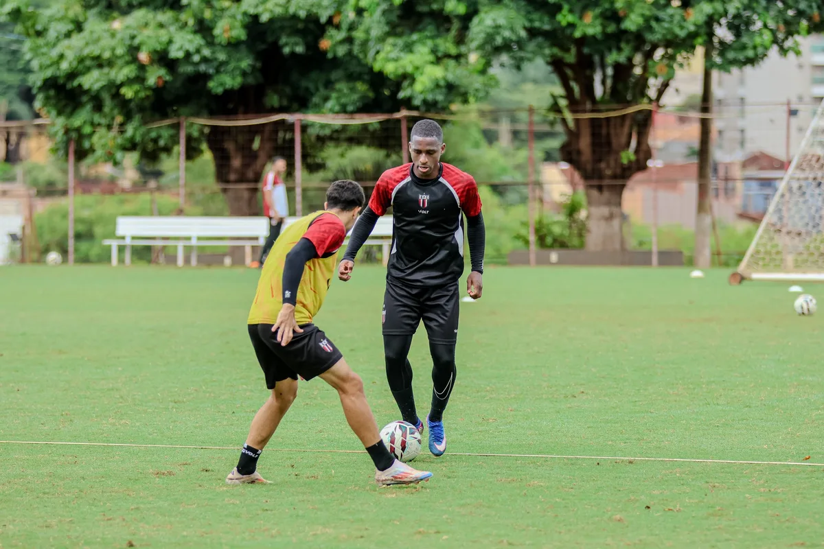 Matheus Sales fica fora da viagem do Botafogo-SP e vira desfalque contra Athletic-MG