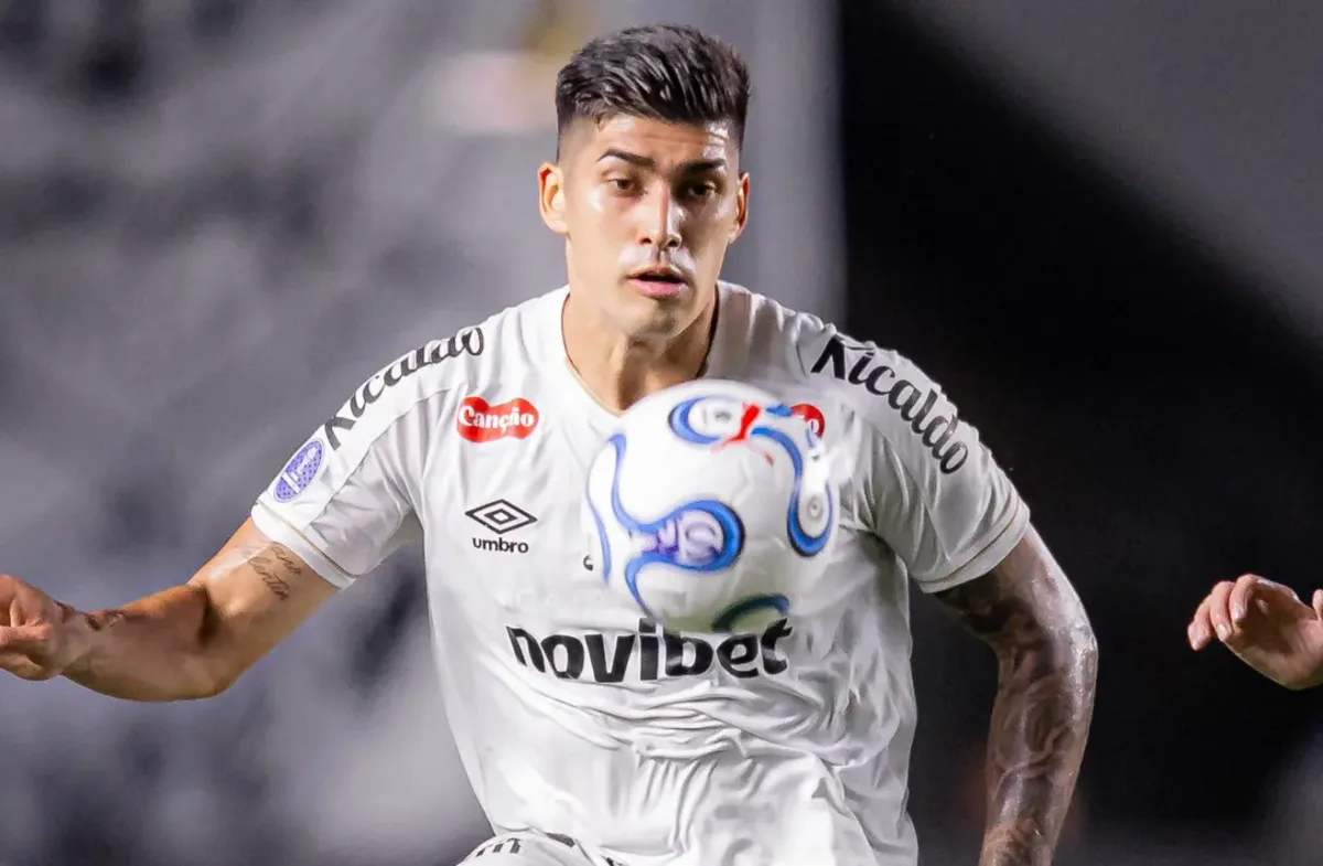 Zagueiro do Santos entra na mira do Racing e pode reencontrar Vojvoda