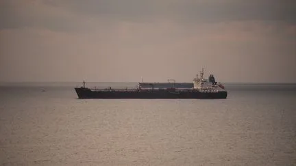 Deux pétroliers ont pris feu après avoir heurté des mines dans le détroit d'Ormuz, annonce l'Iran