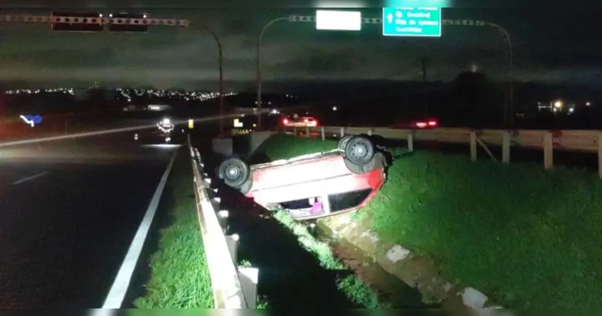 Jovem de 23 anos fica ferido após carro capotar na PR-151