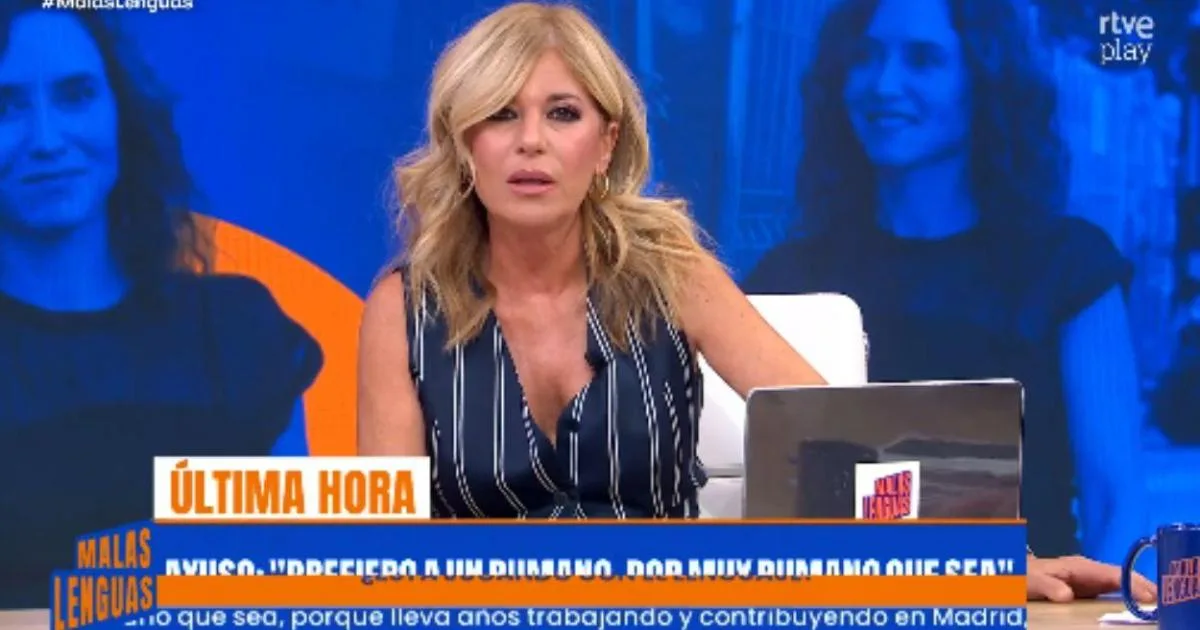 Ayuso, cazada con el "pinganillo" en la Asamblea por Esther Palomera: las imágenes no dejan lugar a dudas