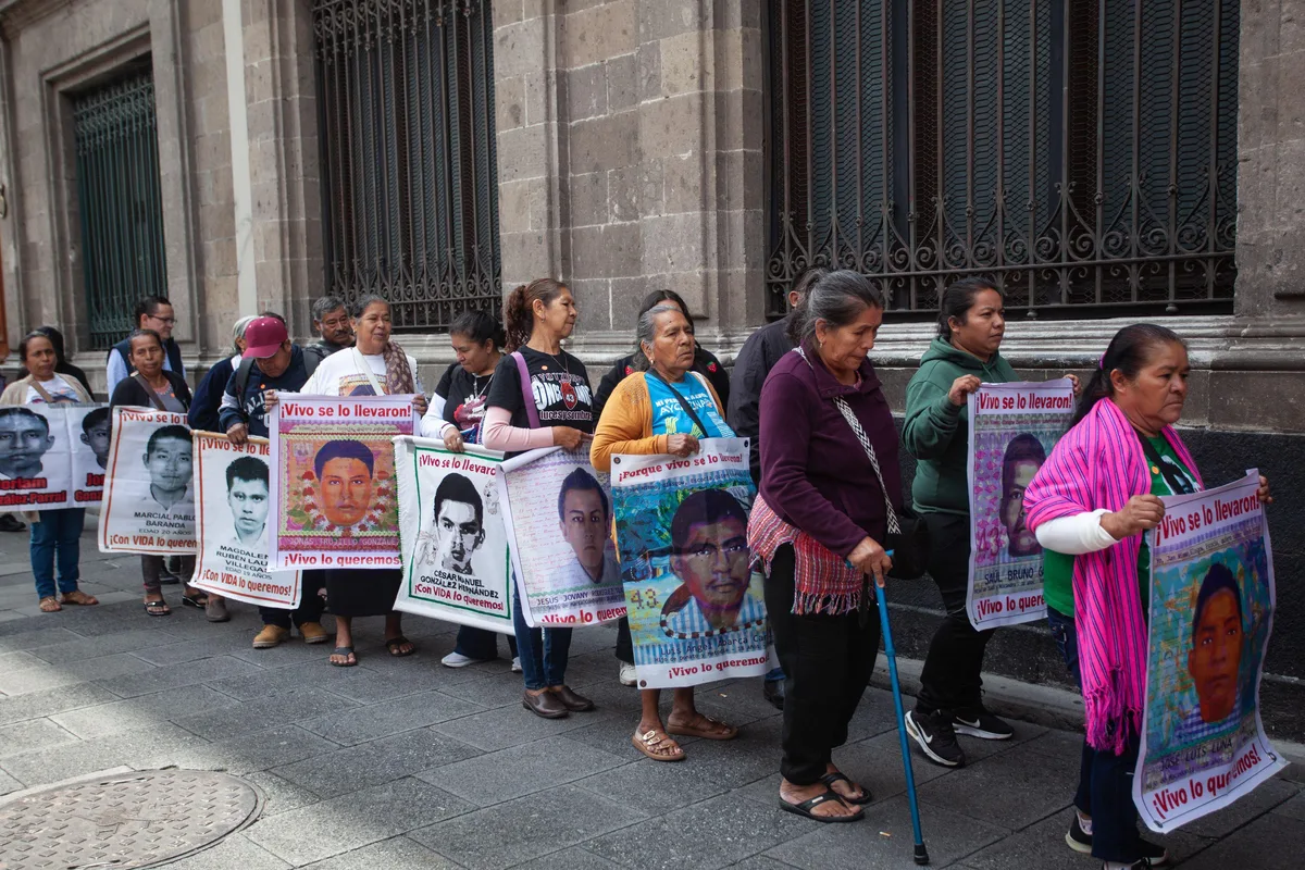 Piden padres de los 43 robustecer acusación contra Aguirre por Ayotzinapa: ‘Estamos lejos de saber el paradero de los normalistas’