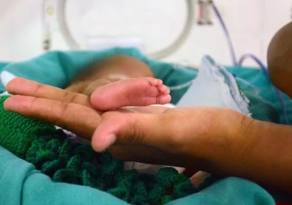 Gestantes e mães adotivas passam a ter mesmas regras de licença-maternidade