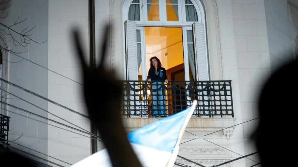 Argentinos exigem liberdade para Cristina após quatro anos do atentado contra ex-presidente