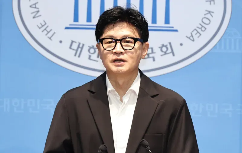 한동훈 “혼자 200명과 싸우고 있어…장동혁 당권파, 북이나 쳐라”