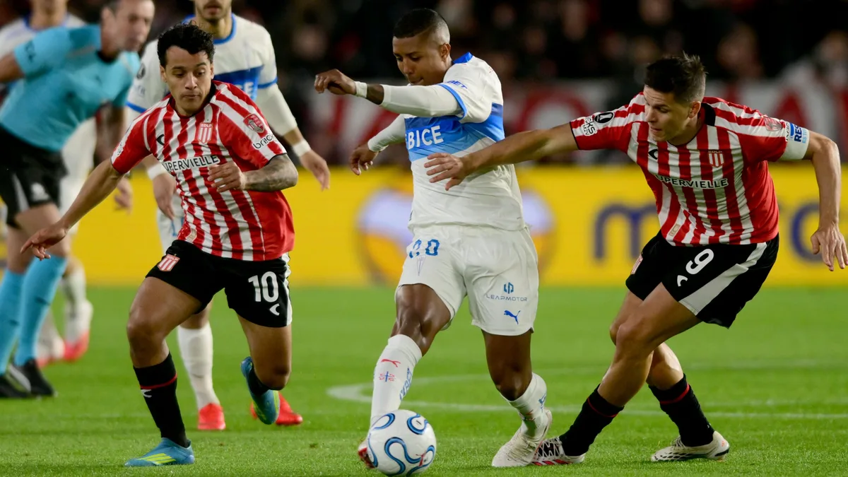 Estudiantes visitará a la Universidad Católica en Chile por la revancha de la serie de octavos de la Libertadores: hora, TV y formaciones