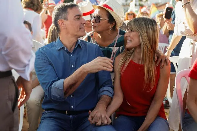 Los 'whatsapp' entre Leire Díez y el exasesor de Sánchez tras el retiro de cinco días del presidente: "A este hombre hay que ayudarle. Se lo merece"
