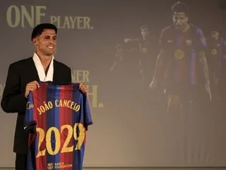 Mercato FC Barcelone. Libre de tout contrat, le défenseur João Cancelo retourne dans le club catalan