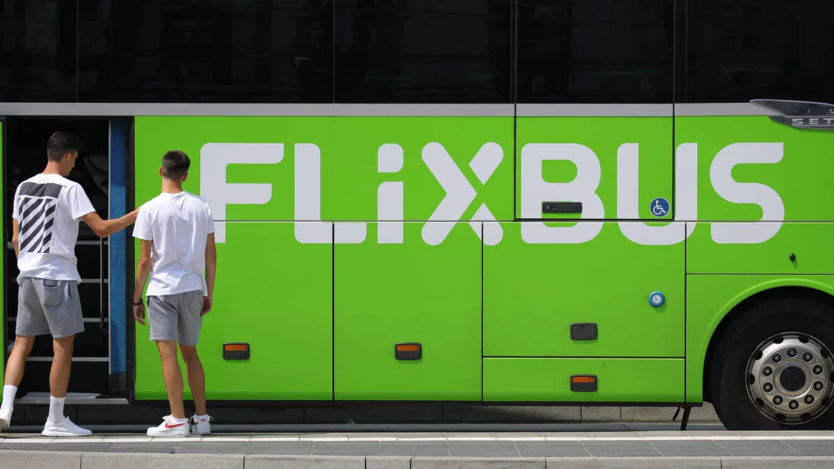 Tensão entre Flixbus e Grupo Barraqueiro estende-se a Peniche. Alemães mudam de paragem