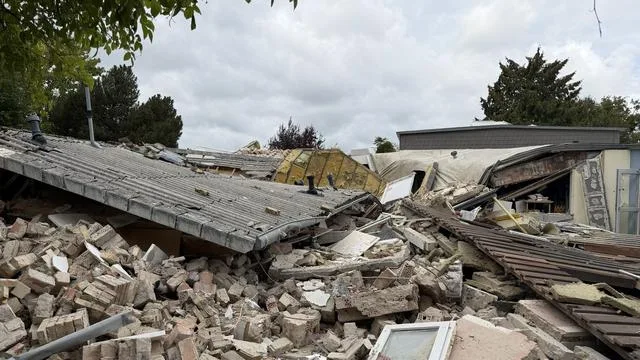 Wolfsburg: Kita stürzt ein - lauter Knall und viele Trümmer