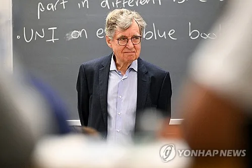 노벨상 수상날도 경제학 시험 감독…우드퍼드 "시험지 챙겨야"(종합)
