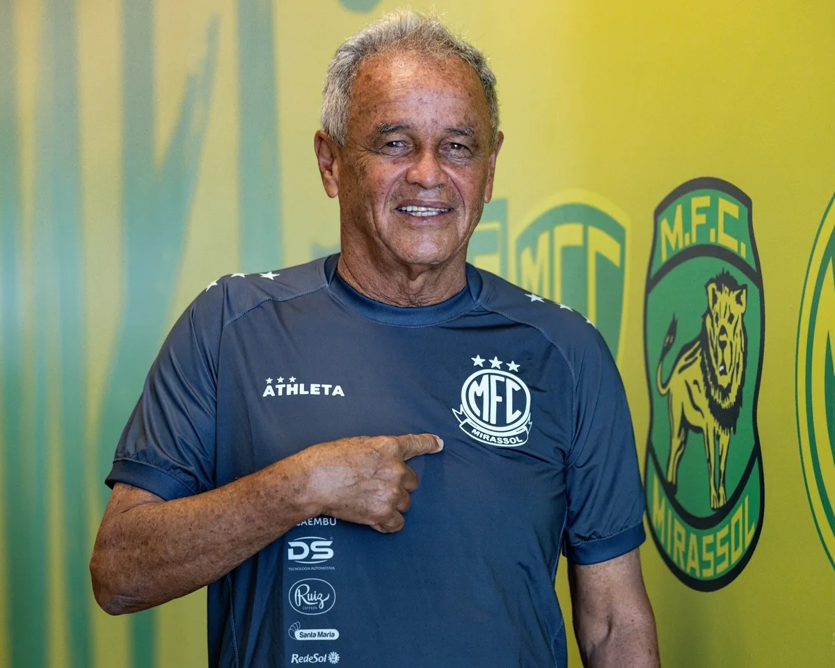 Nacional de Patos anuncia técnico Roberval Davino para disputa da Copa Paraíba