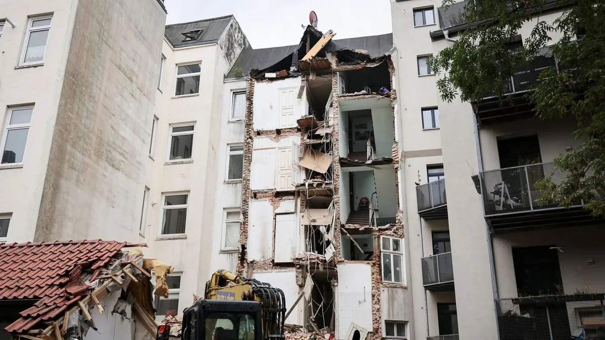 Altbau in Hamburg: Mietervereine fordern Wiederaufbau in der Holstenstraße