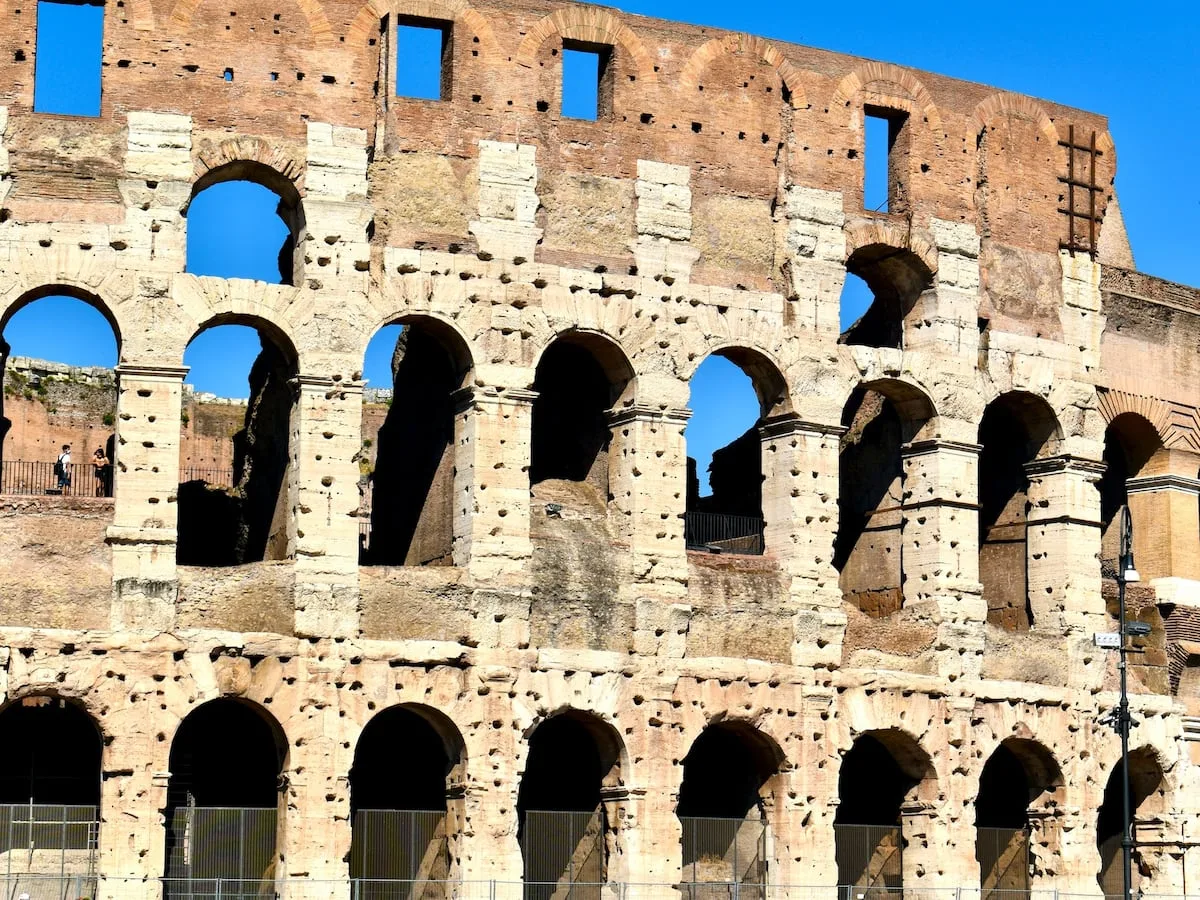 Worker killed in accident at the Colosseum, Italian culture ministry says