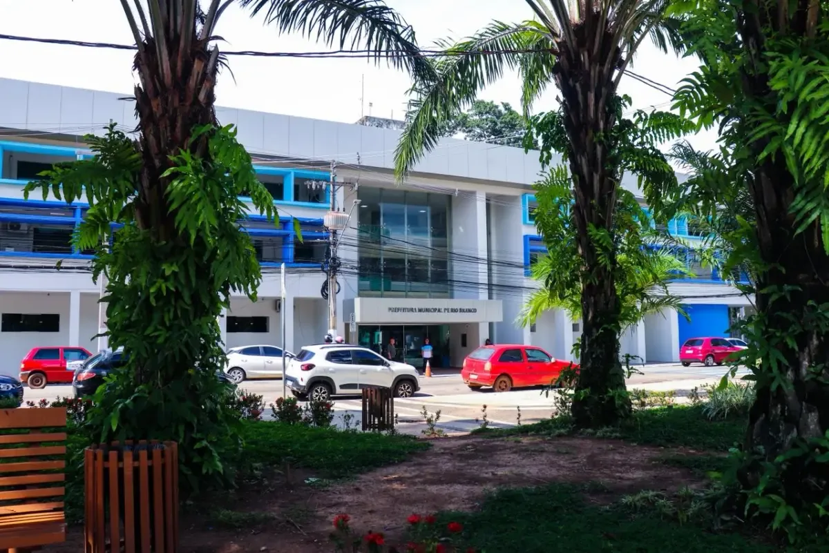 Quatro aprovados em concurso são nomeados pela Prefeitura de Rio Branco