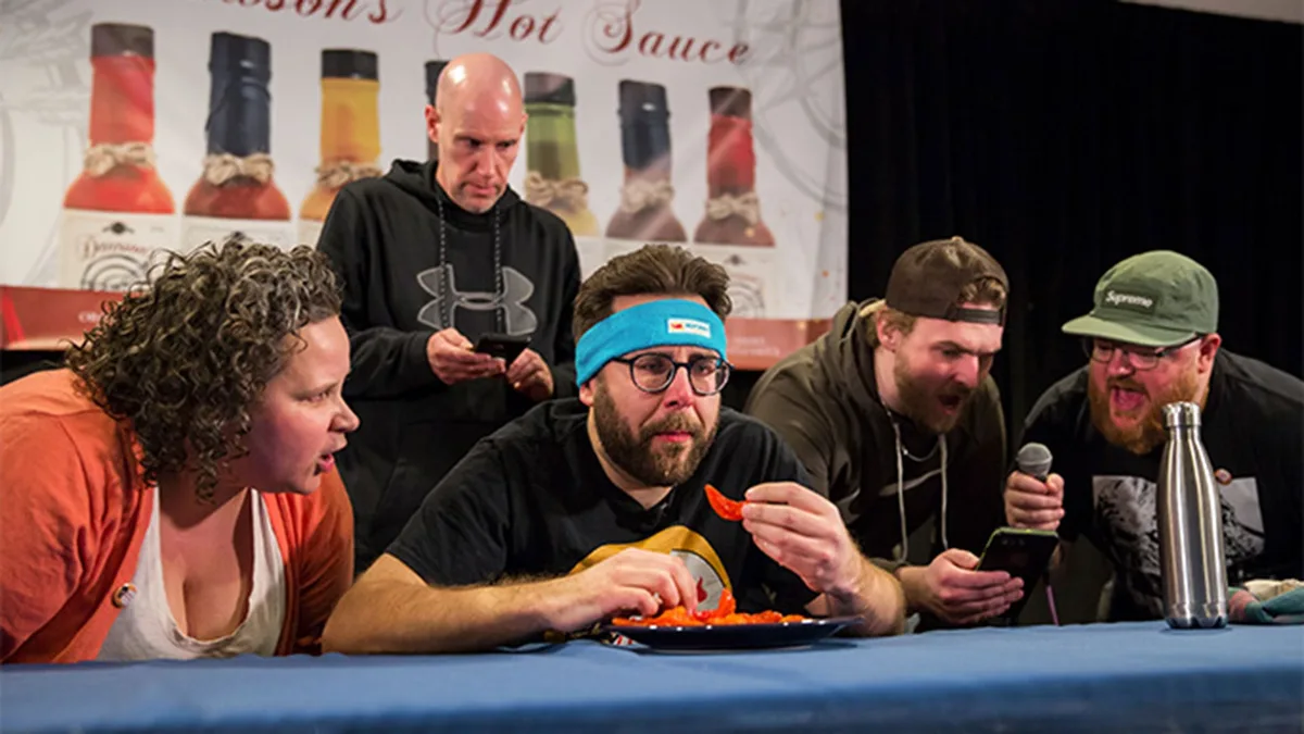 Récord mundial de picante: un canadiense consumió 25 chiles Carolina Reaper en tres minutos