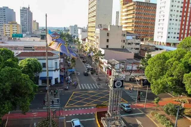 Idoso é atingido por golpes de facão durante tentativa de furto em comércio