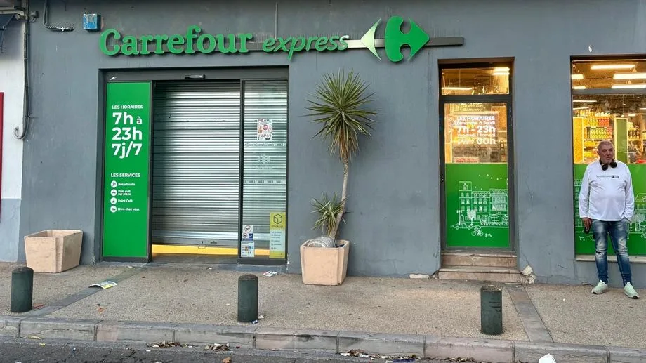 Mobilisation du 17 octobre : "Je les ai suppliés de ne rien casser", à Nîmes, le témoignage d'un commerçant vandalisé